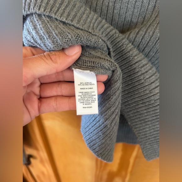 Express Grey Cropped Merino Wool Blend Sweater - Picture 5 of 5